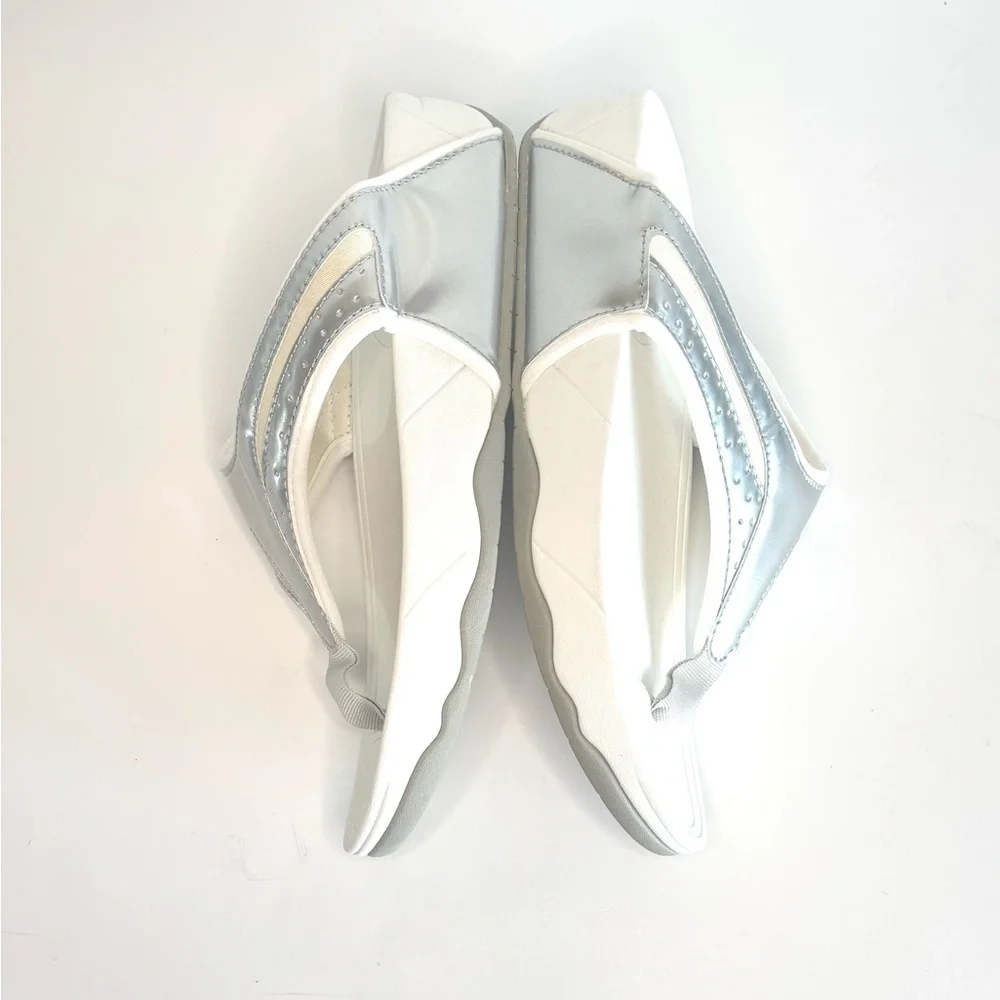 11WW Comfortview The Sporty Slip On Metallic Silver Thong Sandals Extra Wide